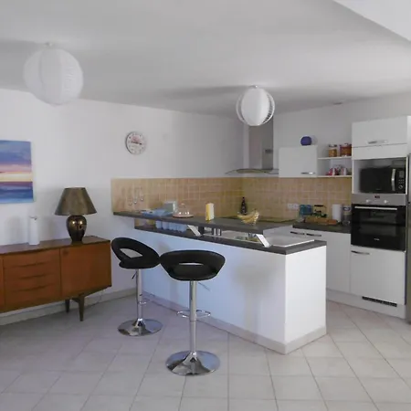 Maison A L'herbaudiere, Proche Et Commerces, Pour 6 Personnes - Fr-1-823-60 *