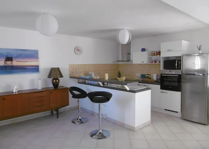 Maison A L'herbaudiere, Proche Et Commerces, Pour 6 Personnes - Fr-1-823-60 *